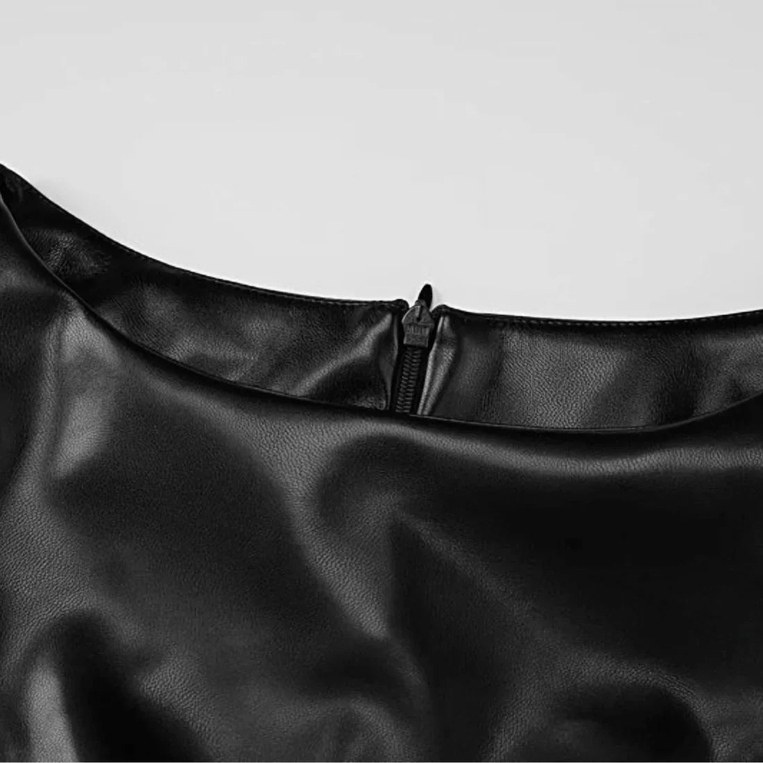 Luna™ | Robe Courte en Cuir – Audacieuse & Séduisante