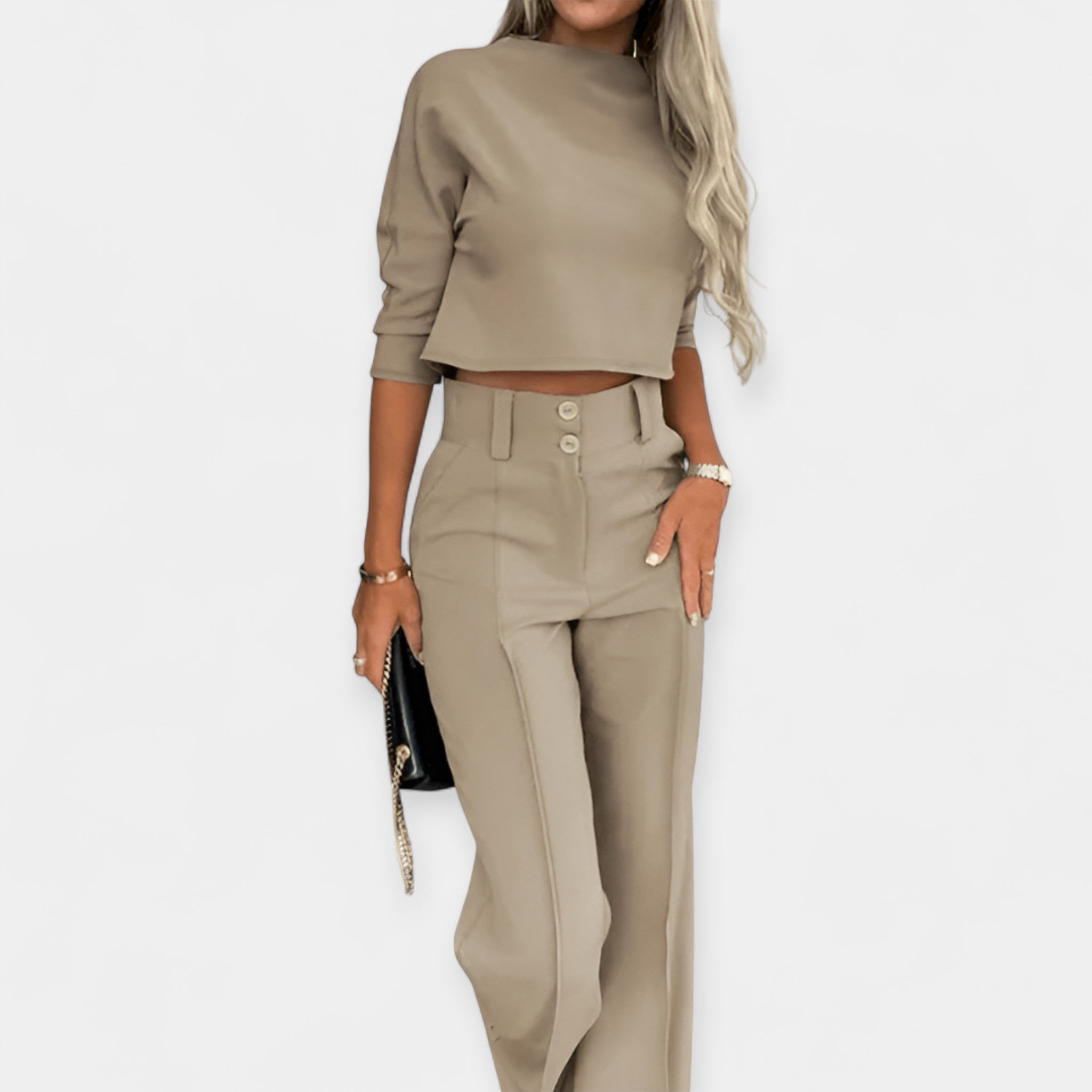 Ensemble chic avec crop top et pantalon