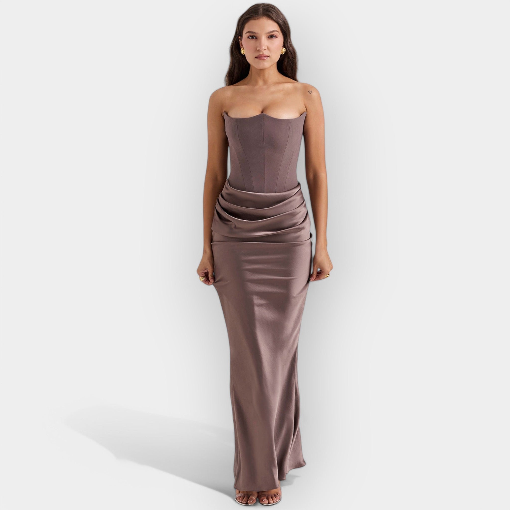 Robe Maxi avec une Touche Parisienne